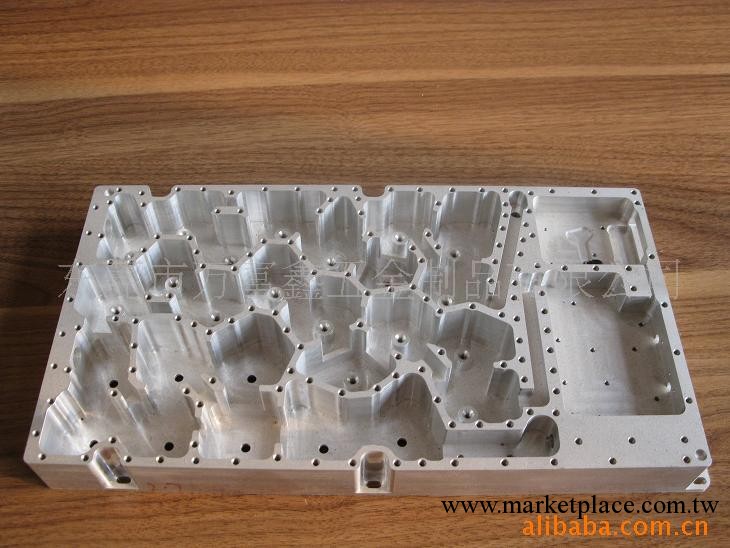 提供CNC車床加工,小米手機殼,IPAD2支架,iphone4s鋁材外殼工廠,批發,進口,代購