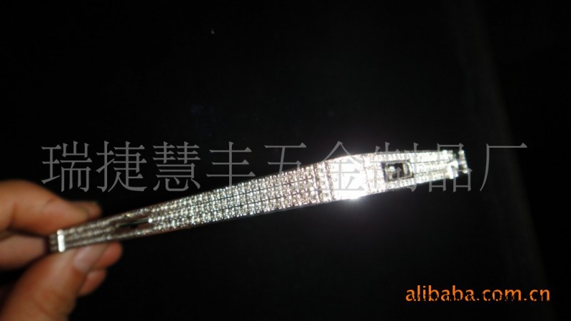 大量供應cnc5軸鑲石，蘋果4手機外殼鑲石，品質優，出貨快工廠,批發,進口,代購