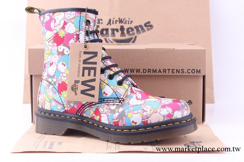 Dr.martens 1460 8孔帆佈馬丁靴 hello kitty版平跟系帶女款短靴工廠,批發,進口,代購