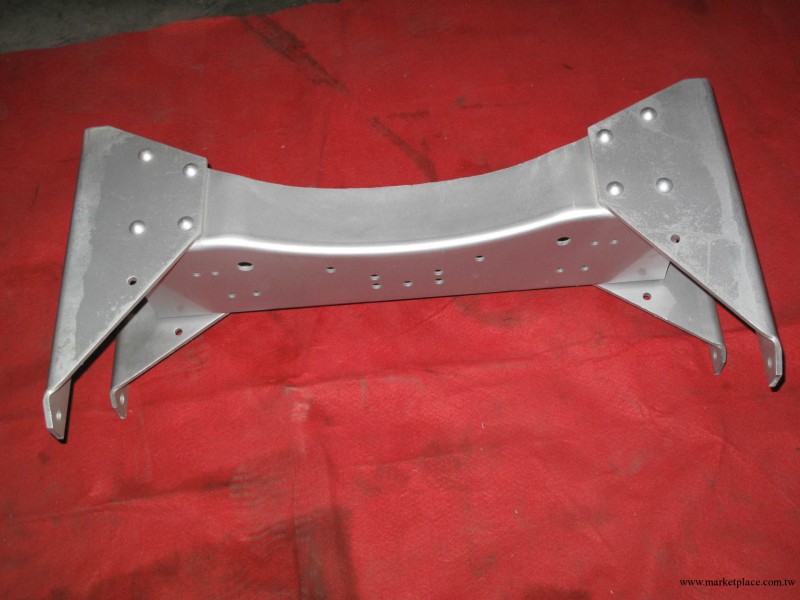 廠傢直供 批發重型汽車零配件 豪沃 A7 車架橫梁地板橫梁總成工廠,批發,進口,代購