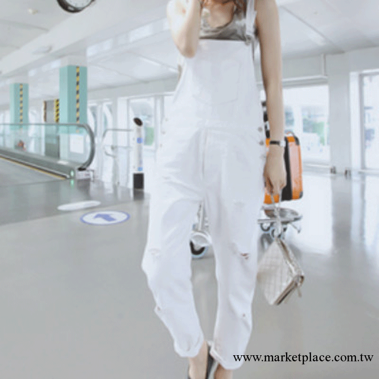 2013韓版夏季新款女裝 時尚磨破口袋紐扣裝飾休閑背帶褲C811工廠,批發,進口,代購