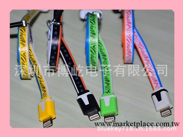 iphone5小面條數據線白色黑色彩色1米蘋果5三色花紋印花小扁線1m工廠,批發,進口,代購