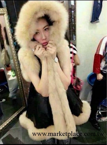 2013冬季韓版新款氣質連帽無袖娃娃款鬥篷狐貍毛馬夾皮草工廠,批發,進口,代購