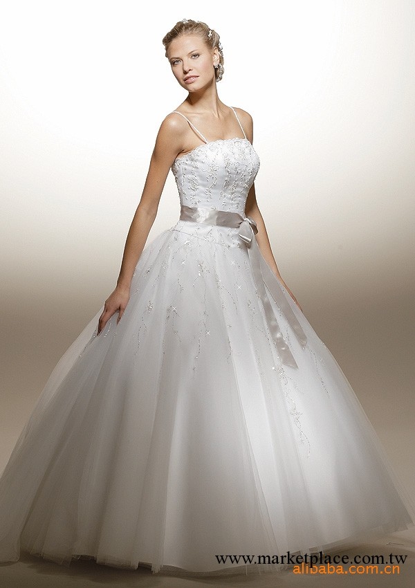 供應2011年新款的高檔婚紗禮服工廠,批發,進口,代購