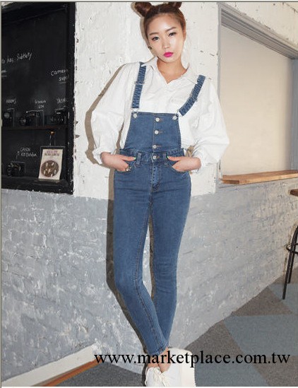 韓國女秋冬新款 深藍色側部三粒扣背帶牛仔褲工廠,批發,進口,代購