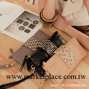 【專業品質】供應韓版2012新款大牌鉚釘女式手拿包 雙層袋小包工廠,批發,進口,代購