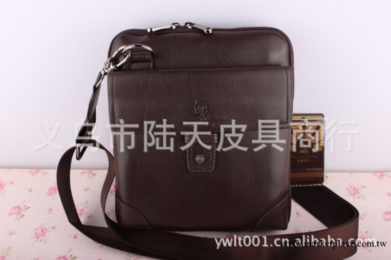 廠傢供應時尚款男士單肩包 陸天皮具批發新款23*20cm男包工廠,批發,進口,代購
