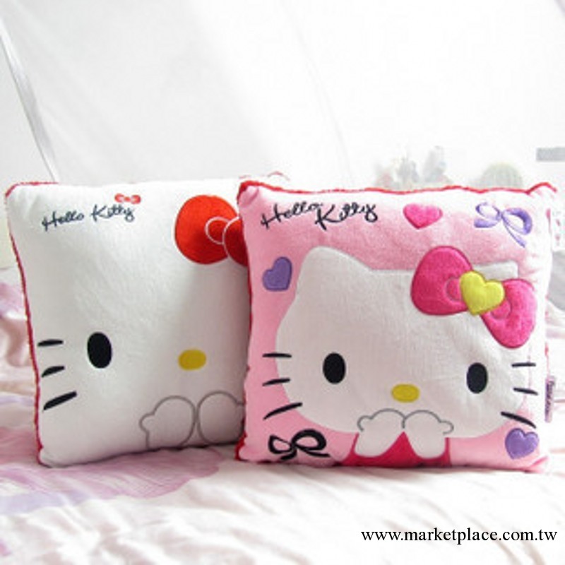 日本原單 凱蒂貓 正版 Hello Kitty 優質毛絨靠墊 抱枕 兩色選批發・進口・工廠・代買・代購