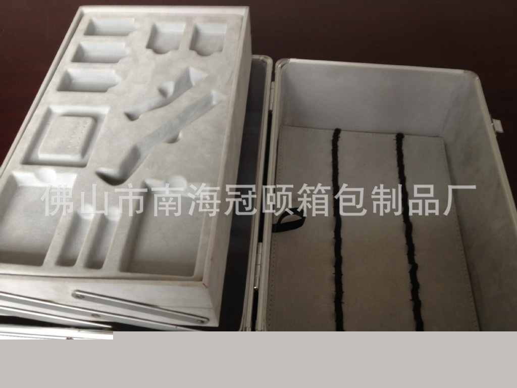 供應鋁合金工具箱，鋁箱，醫療箱，專業生產制作廠傢工廠,批發,進口,代購