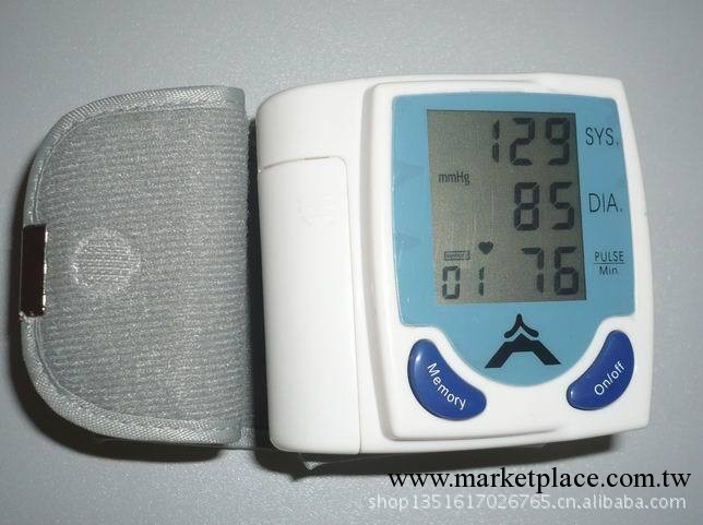 廠傢批發 腕式 血壓計 電子血壓計 血壓表 手腕式血壓機保修一年工廠,批發,進口,代購