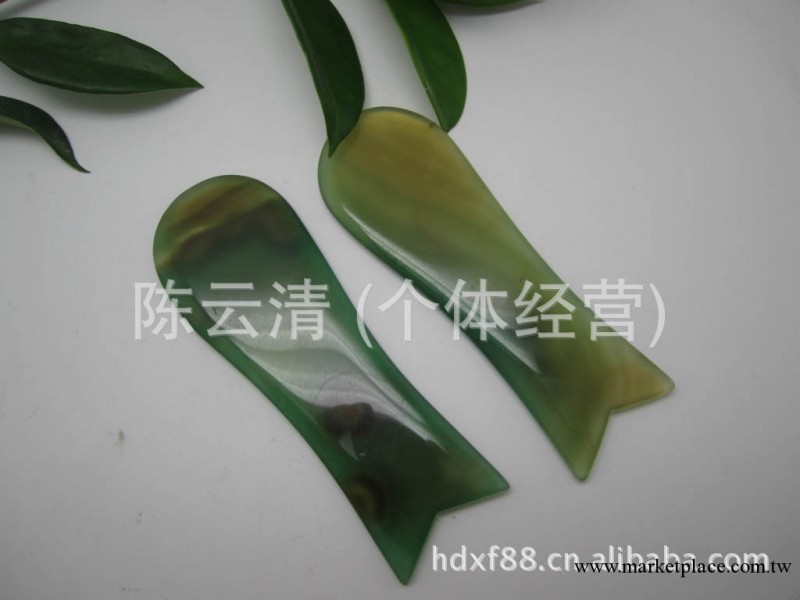 廠傢批發綠瑪瑙魚形刮痧板、天然瑪瑙面部刮痧、手工圓潤工廠,批發,進口,代購