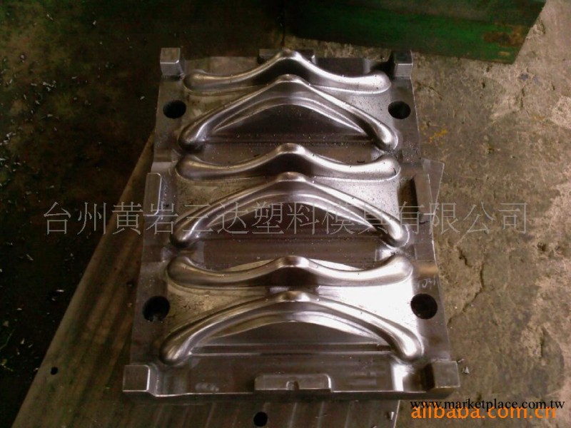 供應一出六腔自動脫模西裝塑料衣架註塑模具制造加工工廠,批發,進口,代購