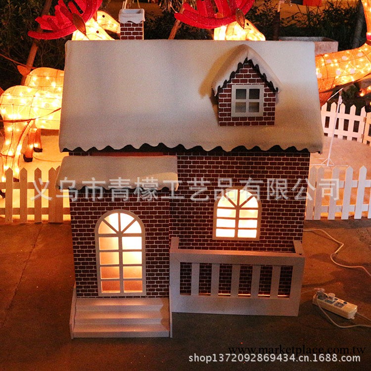 廠傢供應聖誕雪房子 木房子 帶燈聖誕屋 聖誕大型場景佈置批發工廠,批發,進口,代購