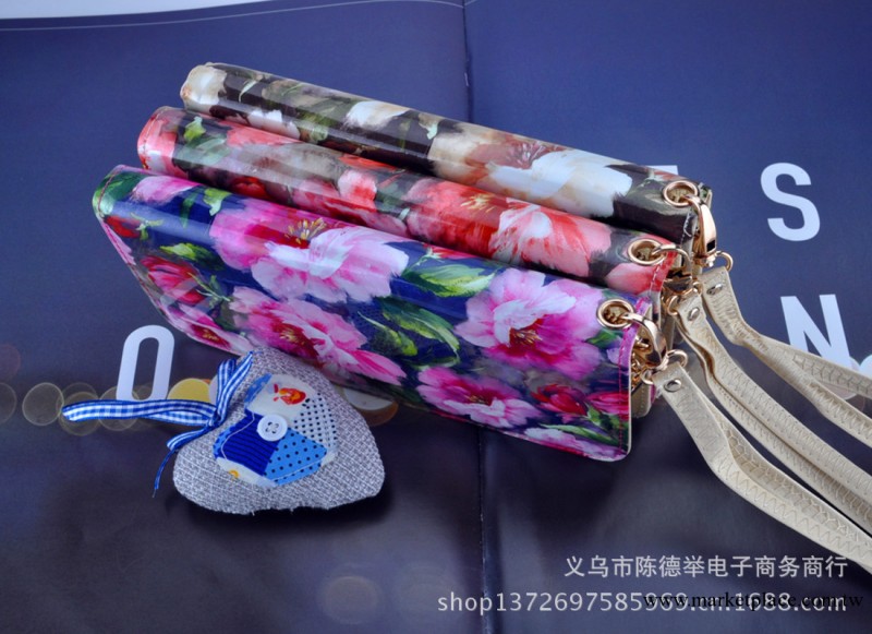 廠傢批發 2013新款女士手拿包 韓版花色手提包包 漆皮錢包 可混批工廠,批發,進口,代購