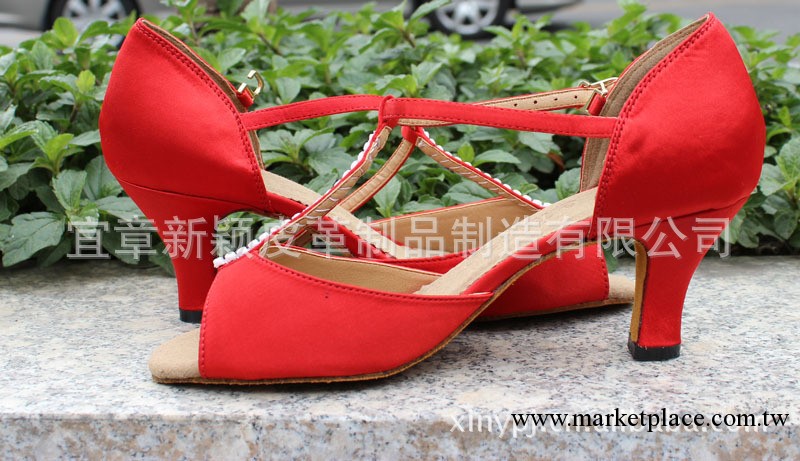 廠價供應2012新款丹詩菲妮紅色真絲緞面帶鉆鏈DFL-001拉丁舞蹈鞋工廠,批發,進口,代購