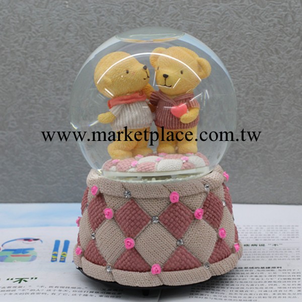 聖誕熱賣款 婚慶創意禮品水晶球 樹脂工藝品擺件 傢居裝飾禮品工廠,批發,進口,代購
