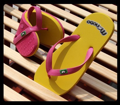 供應批發2013年爆款泰國小猴子人字拖鞋沙灘鞋涼拖雙色8色入批發・進口・工廠・代買・代購