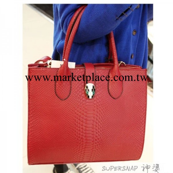 2013蛇皮紋女包大包晚宴包郵黑色pu紅色單肩包SC工廠,批發,進口,代購
