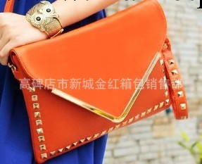 女包2013新款潮女必備PU女包歐美復古鉚釘v字信封手拿單肩包包工廠,批發,進口,代購