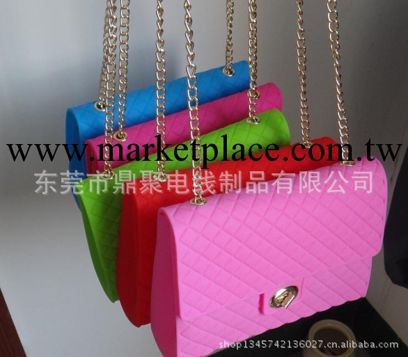 廠傢低價供應矽膠零錢包 矽膠香奈包 矽膠錢包 單肩包 枕頭包工廠,批發,進口,代購
