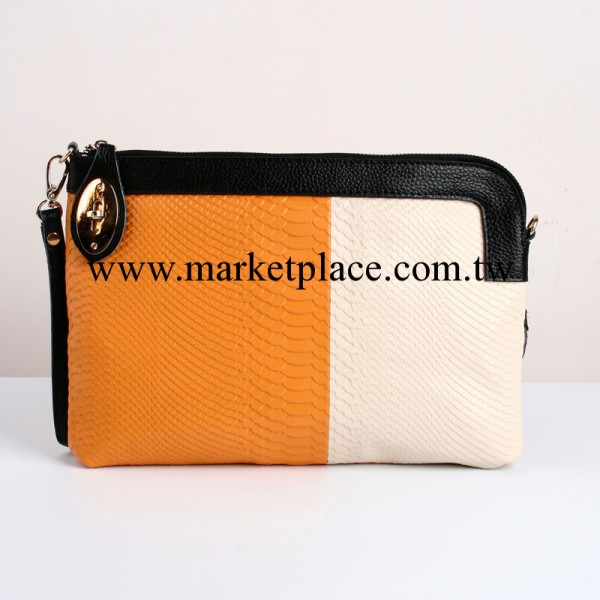 2013新款蛇紋手抓包真皮手拿包金屬鎖扣撞色單肩斜跨潮爆包工廠,批發,進口,代購