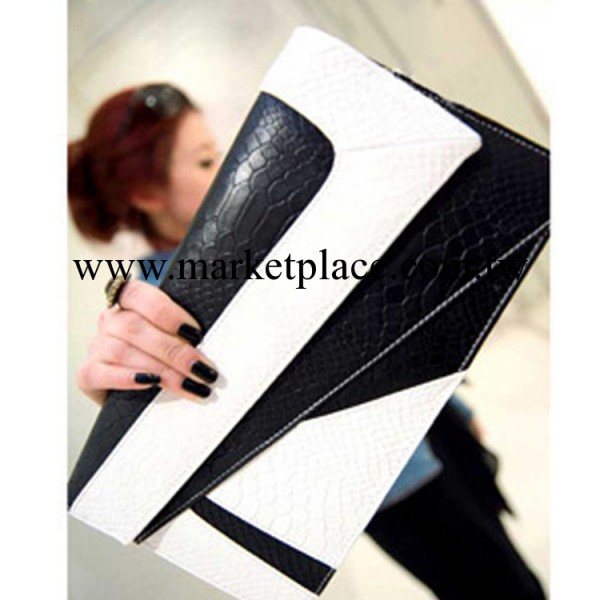 廠傢直銷 蛇紋撞色手拿包信封包2013新款手包女包斜跨小包批發工廠,批發,進口,代購