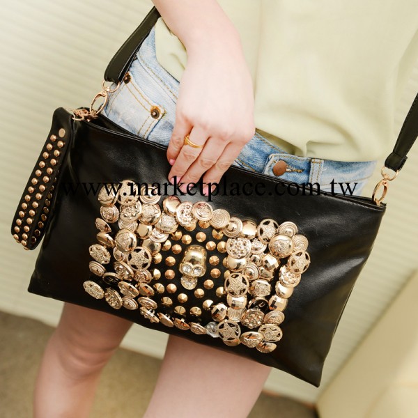 2013時尚爆款個性骷髏水晶紐扣鉚釘復古信封包手拿包斜跨女包批發工廠,批發,進口,代購