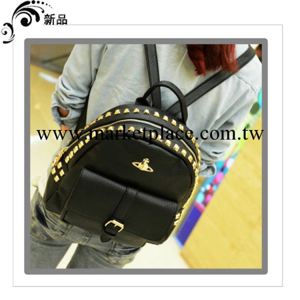 專業供應2013韓版復古鉚釘雙肩包 學生書包皮帶扣旅行包工廠,批發,進口,代購