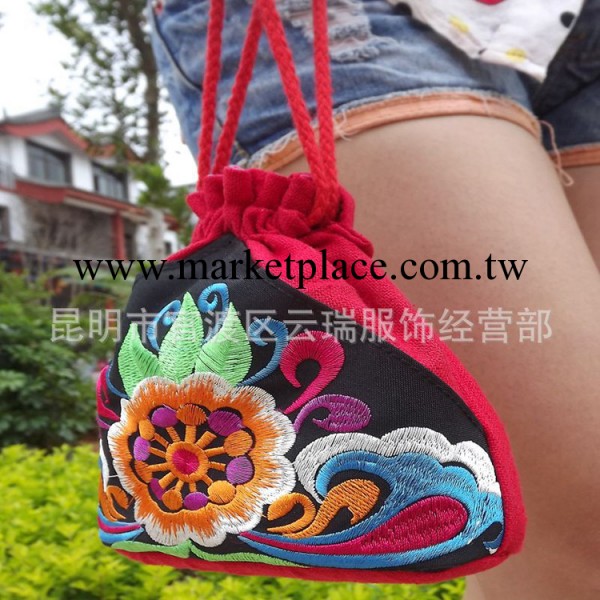 特別推薦時尚民族格桑花束口斜挎包 手工刺繡斜挎包 女款休閒包工廠,批發,進口,代購