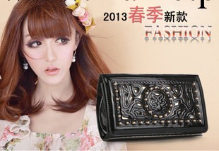 包郵2013春季新款鏤空圖騰復古金屬鑲鉆手拿包定型單肩包潮女包包工廠,批發,進口,代購