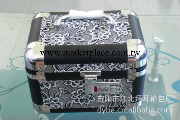 廠傢直銷2011時尚化妝箱供外貿內銷還可來樣定做工廠,批發,進口,代購