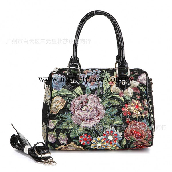 2012新款包包 潮爆手拿斜挎包 廠傢直銷佈釘珠包，高貴時尚女包工廠,批發,進口,代購