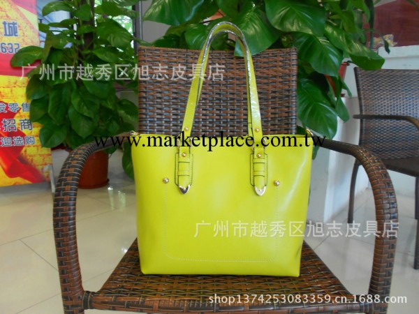 2013年新款 三格時尚單肩斜跨包包 廠傢直銷型號098工廠,批發,進口,代購
