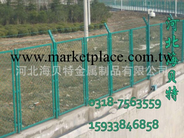 廠傢供應優質柵欄圍欄、馬路綠化帶隔離網、鋼板網圍欄批發・進口・工廠・代買・代購