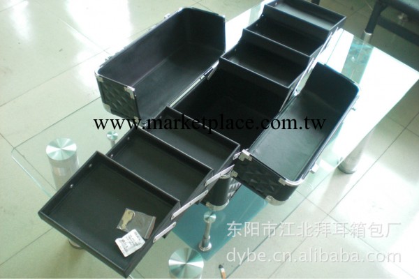 廠傢直銷2011時尚化妝箱(大號雙開箱)供外貌內銷 還可來樣定做工廠,批發,進口,代購