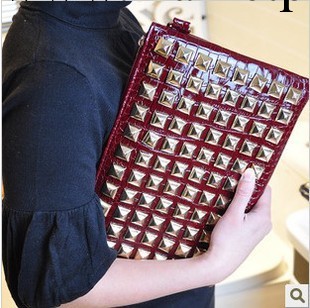 2013朋克風夜店女王范兒 鉚釘手拿包手抓包信封包單肩包斜跨包潮工廠,批發,進口,代購