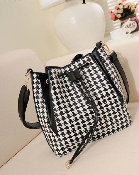 3160*新款女包郵差包千鳥格紋復古水桶包 黑色拼壓花單肩包斜挎包工廠,批發,進口,代購