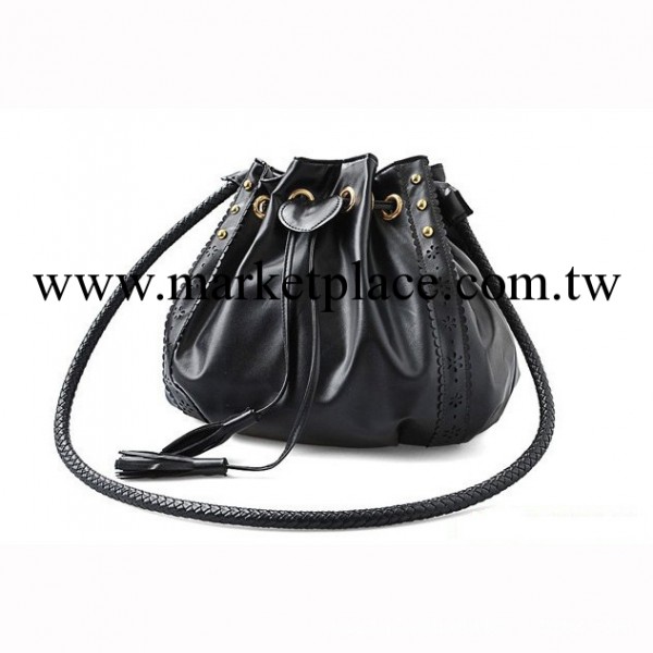 2013秋冬季新款圓桶女包流蘇單肩斜挎韓版時尚休閒女包 一件代發工廠,批發,進口,代購