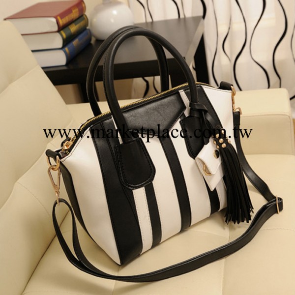 2013春夏季新款潮女包英倫黑白撞色條紋斜挎手提女包流蘇鉚釘包包工廠,批發,進口,代購