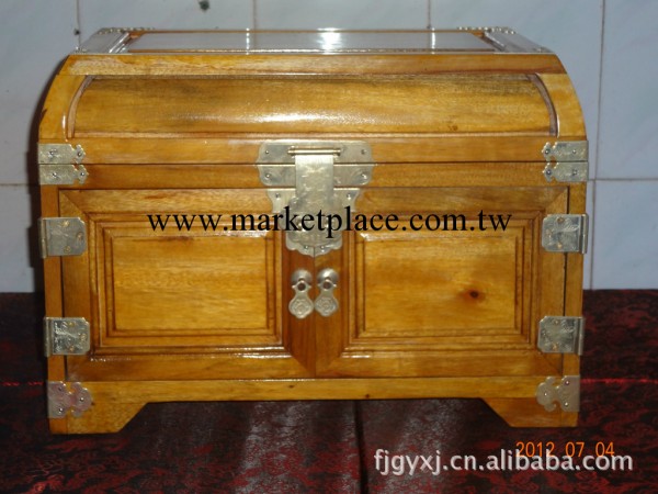 禮品、工藝品、飾品 > 工藝品 > 木質工藝品.金絲楠木化妝箱工廠,批發,進口,代購