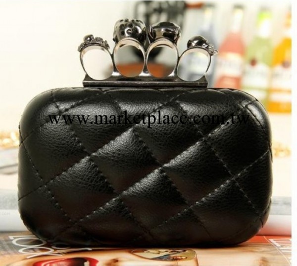 廣州女包 韓版2013新款骷髏頭戒指菱格鏈條小包包 鉆石復古手拿包工廠,批發,進口,代購