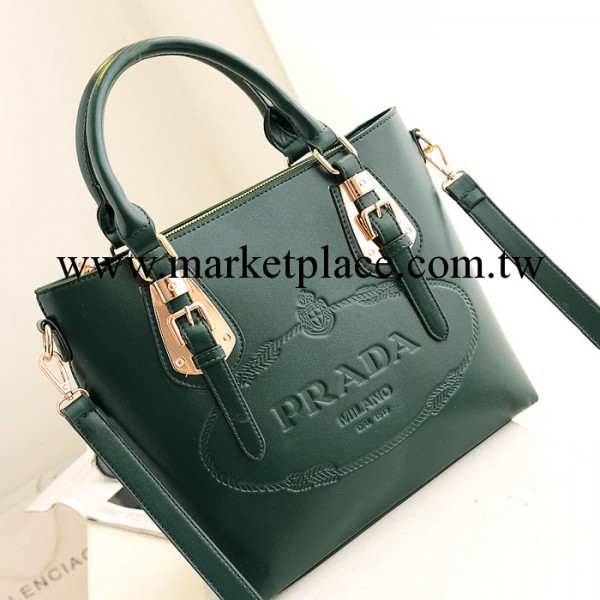 2013秋冬新款歐美明星同款二層牛皮壓花字母女包斜跨手提包單肩潮工廠,批發,進口,代購