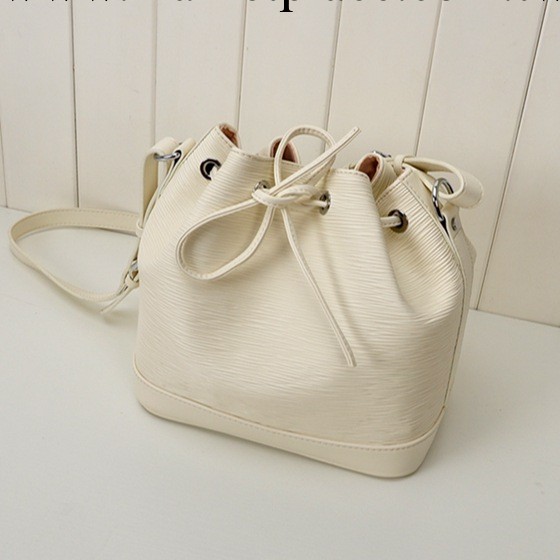 2013新款歐美大牌潮包水波紋真皮牙簽紋抽帶水桶包時尚單肩女包工廠,批發,進口,代購