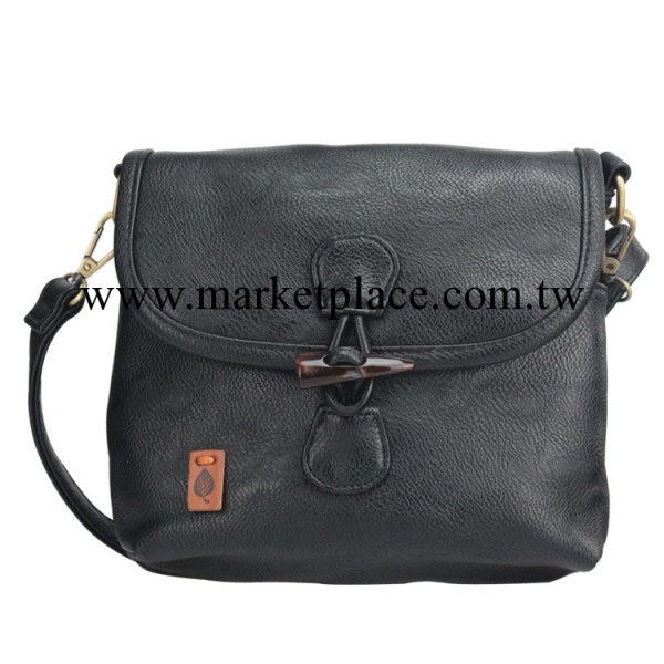 秋冬時尚新款牛角扣日式風范單肩斜挎包 外貿原單學生書包批發工廠,批發,進口,代購
