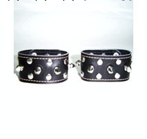 供應成人情趣尖釘手銬——酒店情趣用品工廠,批發,進口,代購