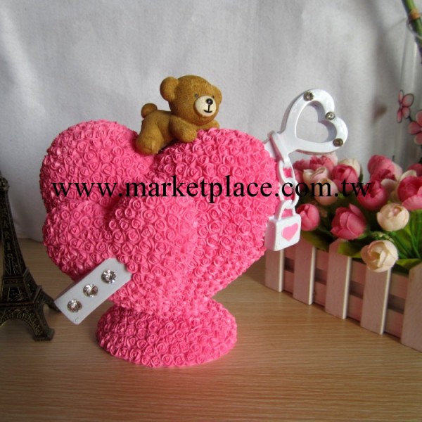 KT095一箭穿心儲蓄罐 點鉆鑰匙鎖小熊存錢罐 聖誕節男女朋友禮物工廠,批發,進口,代購