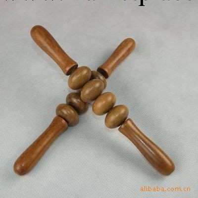 【粵鑫紅木坊】越南天然香樟木紅木工藝品小四輪推背木質按摩器工廠,批發,進口,代購