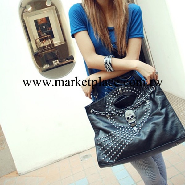 2013女包新款 骷髏大包鉚釘包香吻手提鏈條包單肩斜跨潮女批發工廠,批發,進口,代購