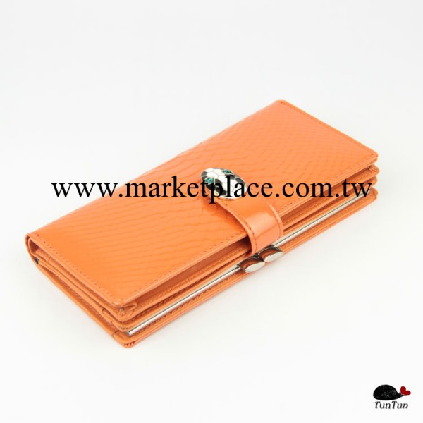 新款漆皮女士手拿包特價錢包 多卡位 蛇頭搭扣 地攤熱賣 廠傢直銷工廠,批發,進口,代購