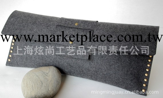 供應節日禮品 新款上市~~鉚釘創意毛氈手拿包/化妝包  歐美晚宴包工廠,批發,進口,代購